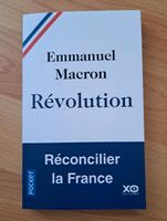 französisches Buch "Révolution" Emmanuel Macron Brandenburg - Altlandsberg Vorschau