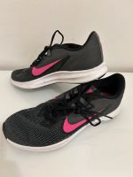 Laufschuh Nike Running Gr. 42/US10, schwarz/pink Nordrhein-Westfalen - Schwerte Vorschau