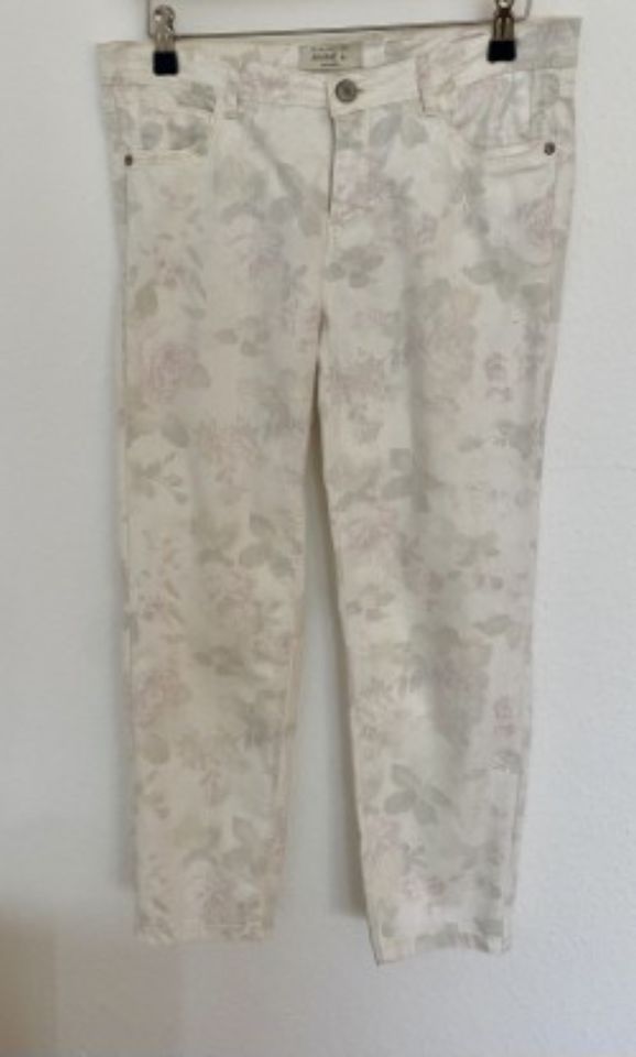 Sommerjeans Creme mit zartrosa Rosenmuster von Anne L. Gr. 38 (40 in Ratingen