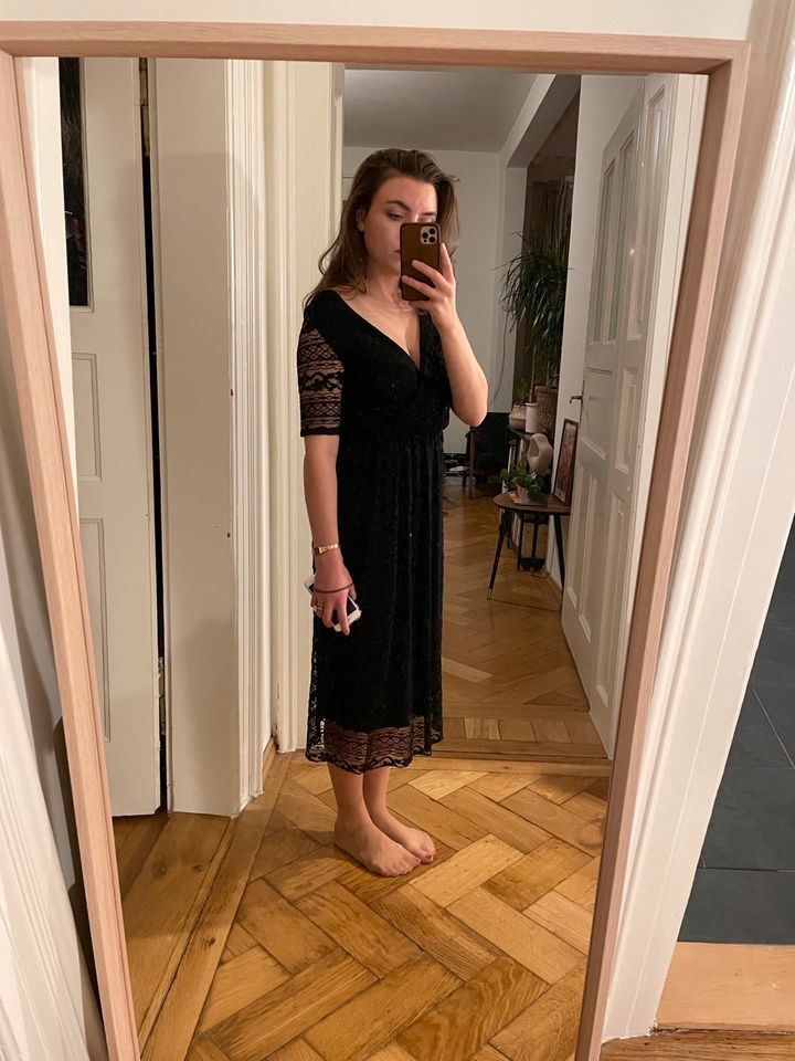 Schwarzes Midikleid aus Spitze, UK8, asos in München