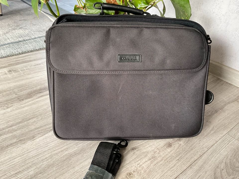 Laptop Notebook Tasche Compaq wie neu top Zustand schwarz in Vechelde