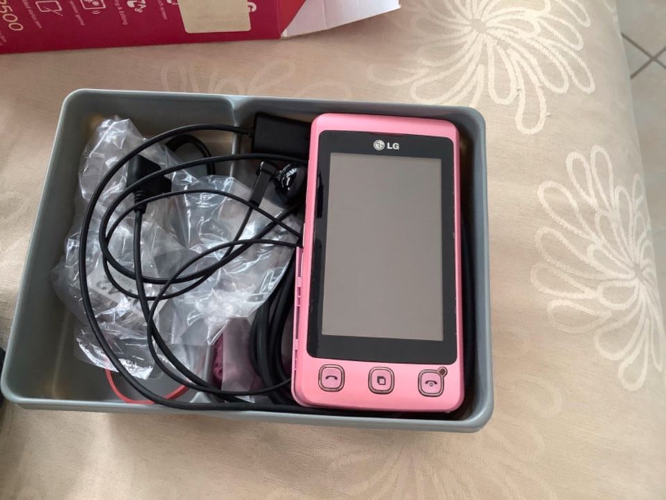 LG KP 500 älteres  Handy in rosa top in Form in Lingen (Ems)