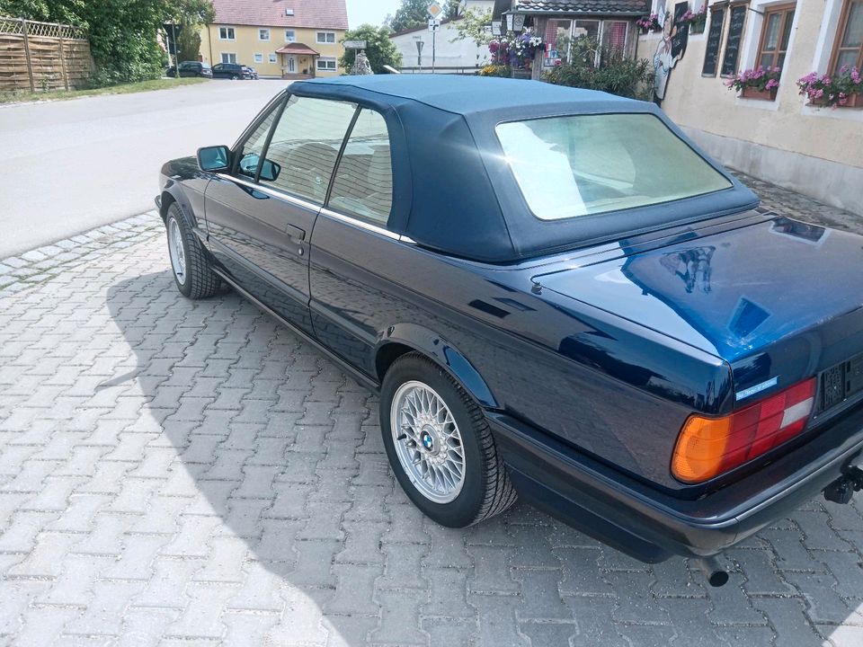 BMW Cabrio 318 i in Schierling