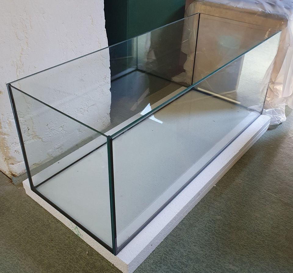 Unbenutztes Aquarium Glas Größe 100cm L X 40cm B X 40cm H 160l in Passau