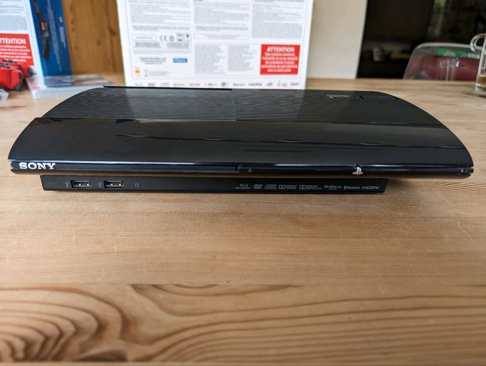 Playstation 3 Ultra Slim 500GB  inkl. 2 Controllern & 5 Spielen in Dinslaken