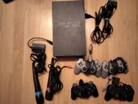 Playstation 2 Konsole inkl. 4 Controller und 2 SingStar Mikrofone Düsseldorf - Oberbilk Vorschau