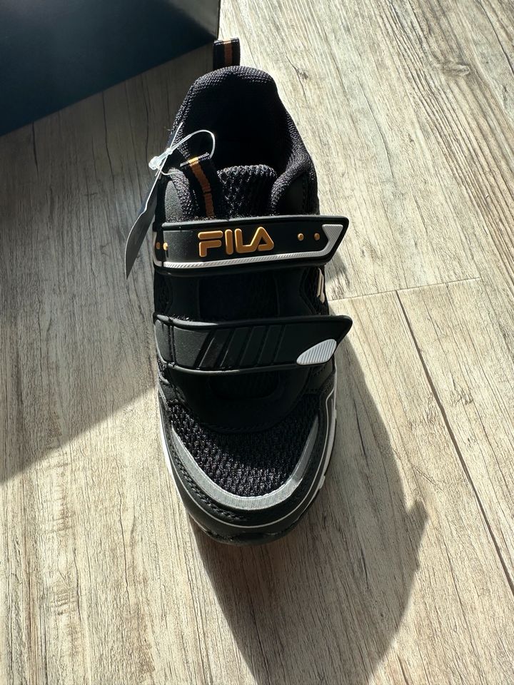 Fila / Gr. 29 / Sneaker mit Klettverschluss / Turnschuhe in Körle