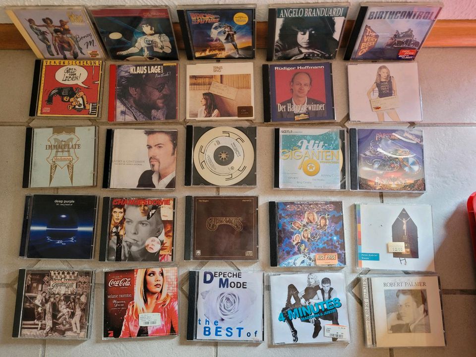 Musik CDS über 240 Stück und Schallplatten in Wipperfürth