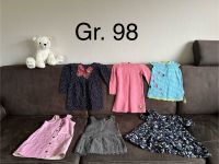 Kleider Paket Mädchen Gr. 98 Nordrhein-Westfalen - Minden Vorschau