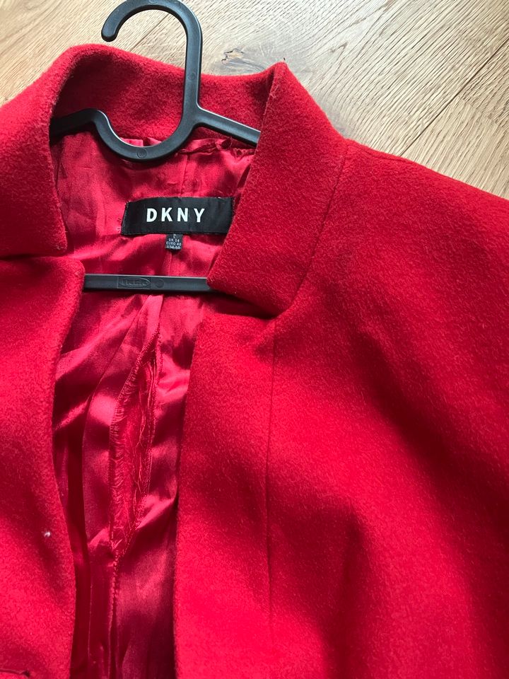 DKNY - Wintermantel / Wollmantel / Mantel - size 40 / rot in Frankfurt am Main