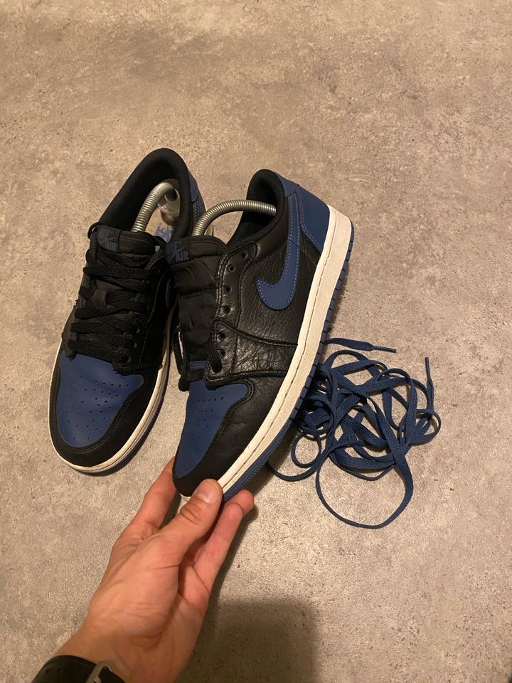 Jordan 1 low navy blue in Bonn