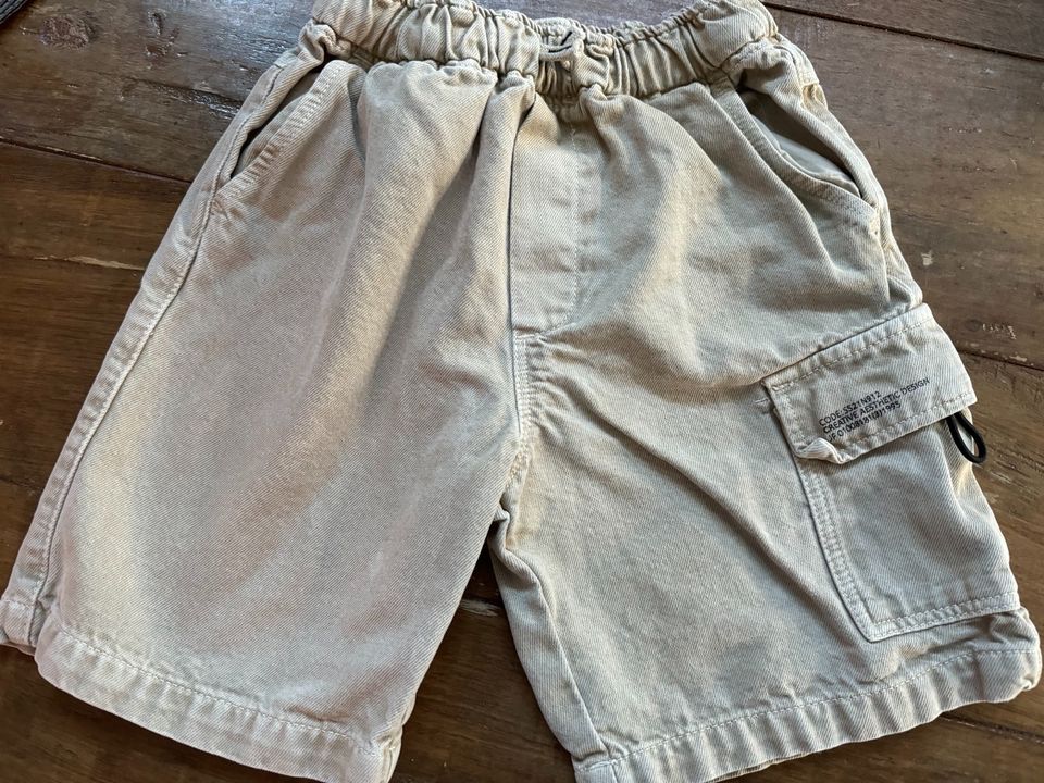 ZARA Cargo Jeansshorts Shorts beige Gr. 134 in Moers