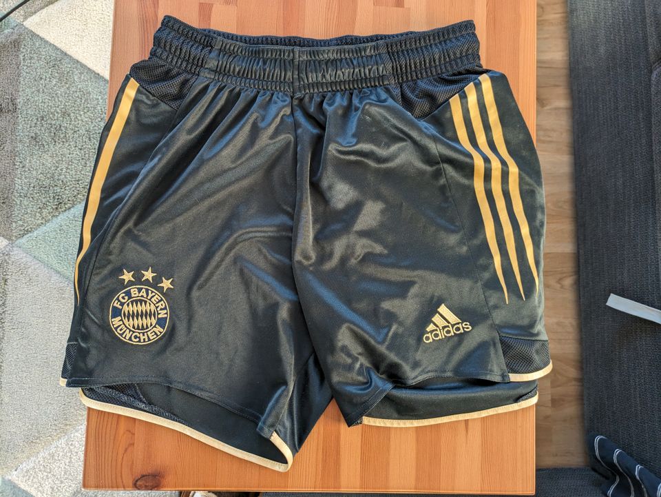 Adidas shorts FC Bayern in Darmstadt