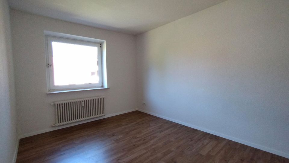 3 ZIMMER | SANIERT | BALKON | TAGESLICHTBAD mit BADEWANNE in Schortens