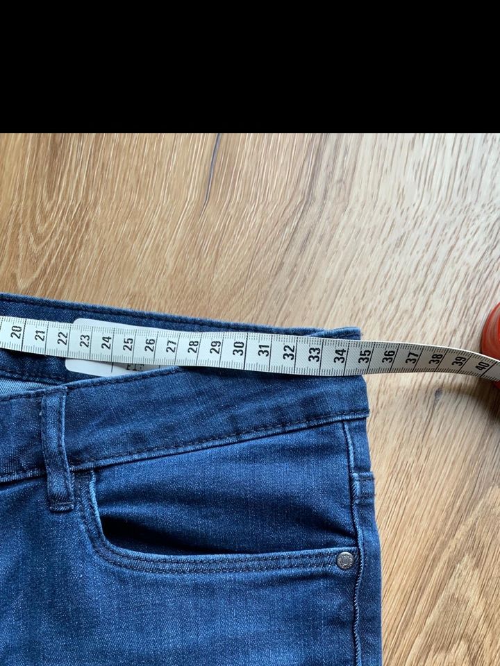Jeans Größe 38 neu in Herford
