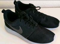 Nike Gr. 40 bzw 7 bzw 25 cm schwarz Sneaker Turnschuhe Laufschuhe Schleswig-Holstein - Bad Segeberg Vorschau