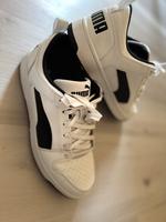 PUMA Sneaker weiß-schwarz neuwertig Gr 43 Sportschuhe Saarland - Beckingen Vorschau