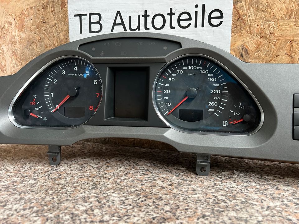 Audi A6 4F Benzin Tacho Kombiinstrument Display 4F0920931 in Bottrop