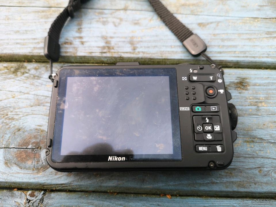 Nikon AW 100 Unterwasserkamera in Otter