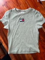 Hilfiger Shirt Tshirt Gr. XS neuwertig Sachsen-Anhalt - Biederitz Vorschau