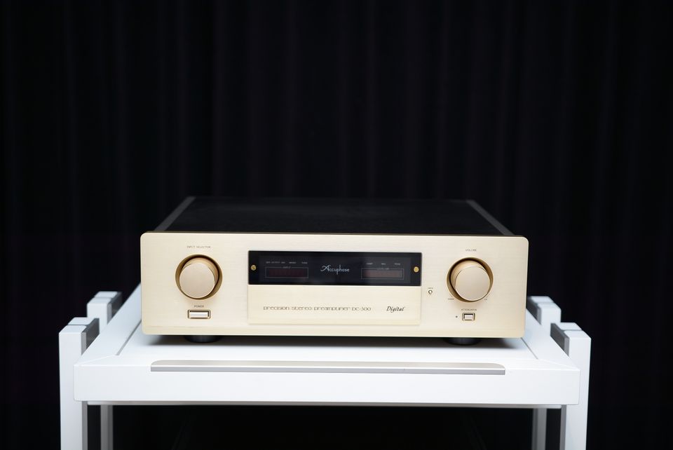 Accuphase DC-300 PIA _ High End Vorverstärker _ Top Zustand in Dortmund