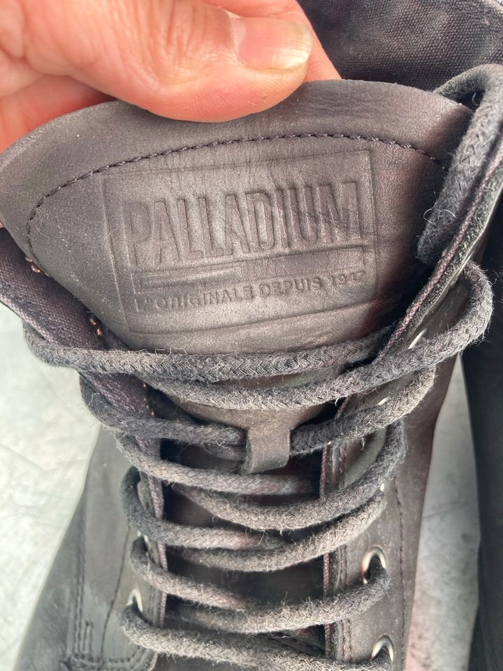 Palladium Boots gr. 44 schwarz Wildleder in Pfungstadt