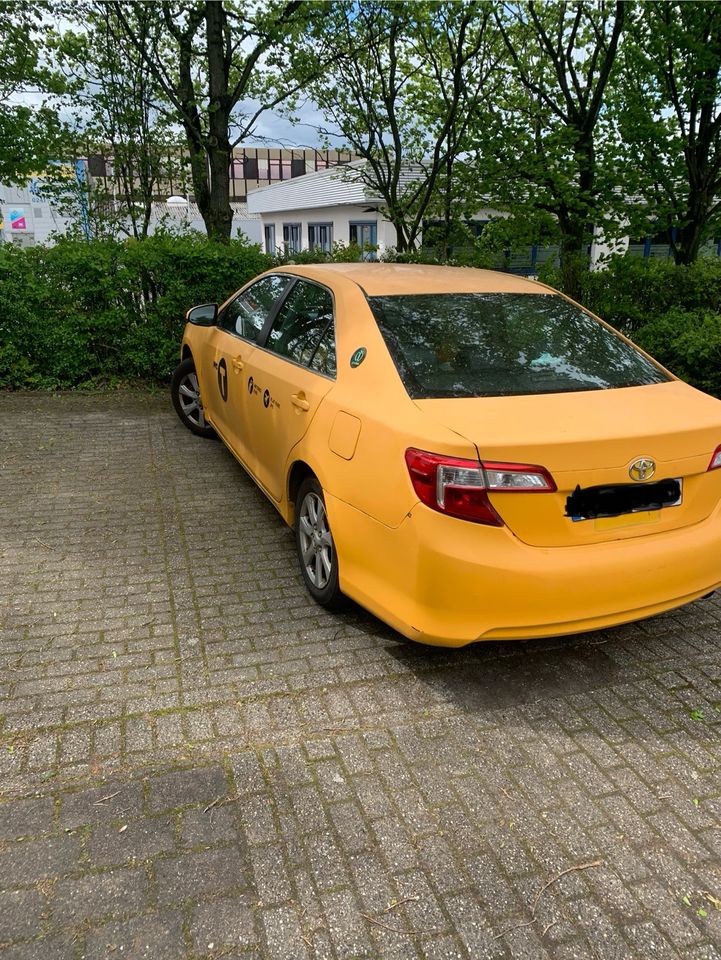 Toyota Camry Hybrid Украинская регистрация in Aachen