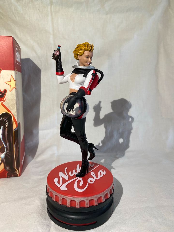 Nuka Cola Girl Fallout 4 ThinkGeek in Rüdersdorf