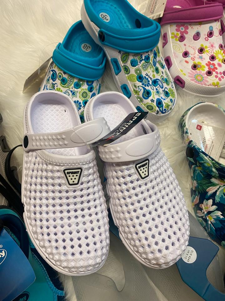 Damen Herren, Sommerschuhe, Plastikschlappen  350.Stk in Centrum