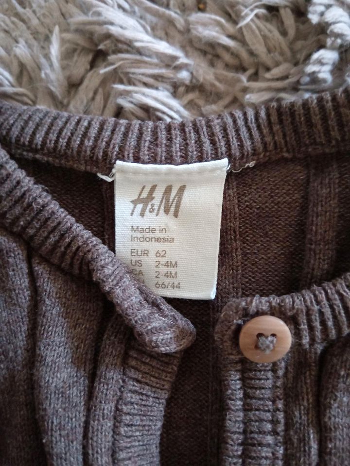 Strickjacke H&M Newborn in Rottenburg am Neckar