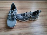 Neuwertige Puma Schuhe Gr.40 Top grau Nordrhein-Westfalen - Beverungen Vorschau