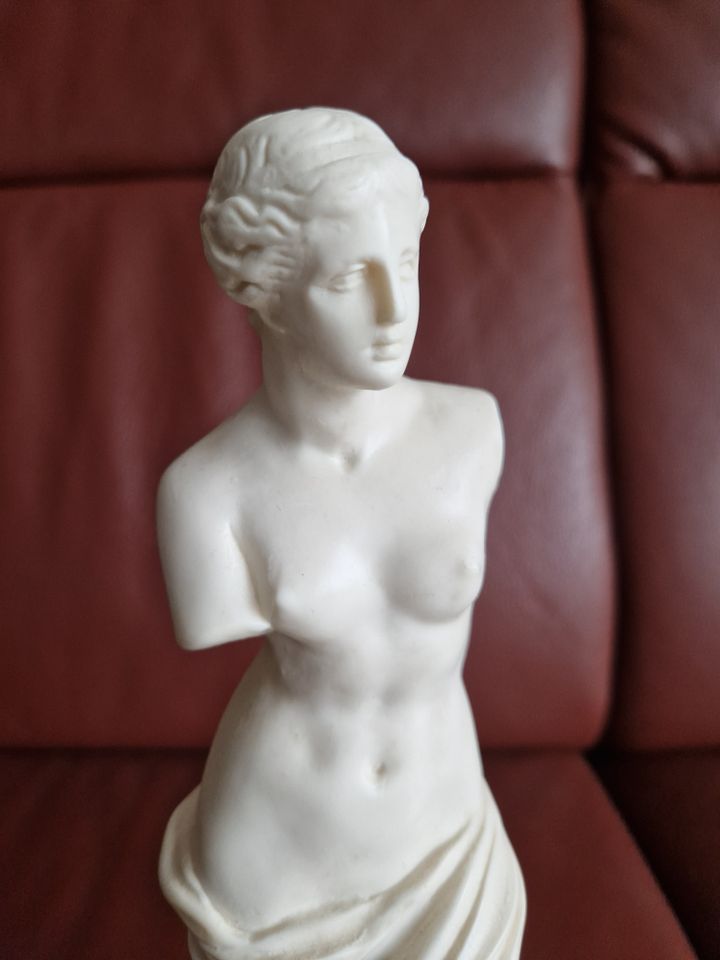 Wunderschöne Aphrodite Statue Venus Skulptur Alabaster, H 31 cm in Paderborn