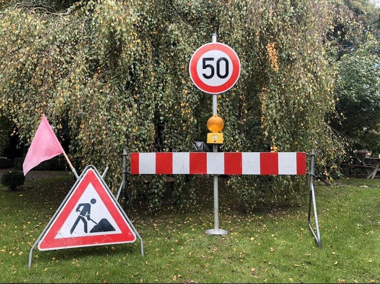 Schilderverleih zum 50. Geburtstag, Geburtstagsschild (Baustelle) in Westoverledingen