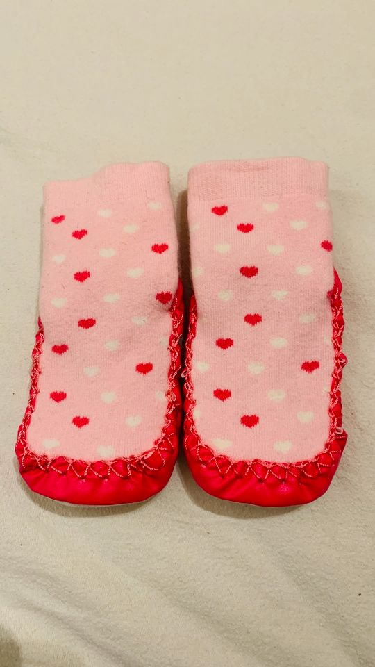 Neu 20-22 pink Socken-Schuh Erstling Schlupp Krabbelschuhe Herz in Berlin
