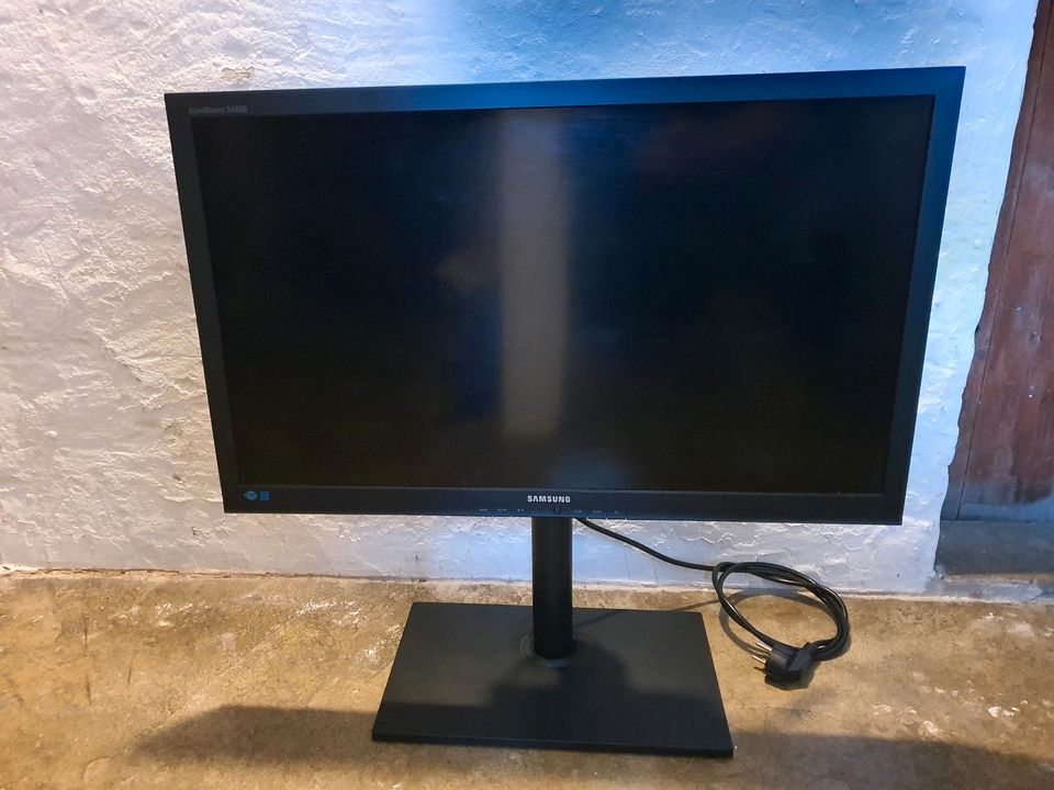 Samsung 27 Zoll/70 cm Monitor/ Display, Wohnwagen/ Wohnmobil,Vers in Bad Harzburg