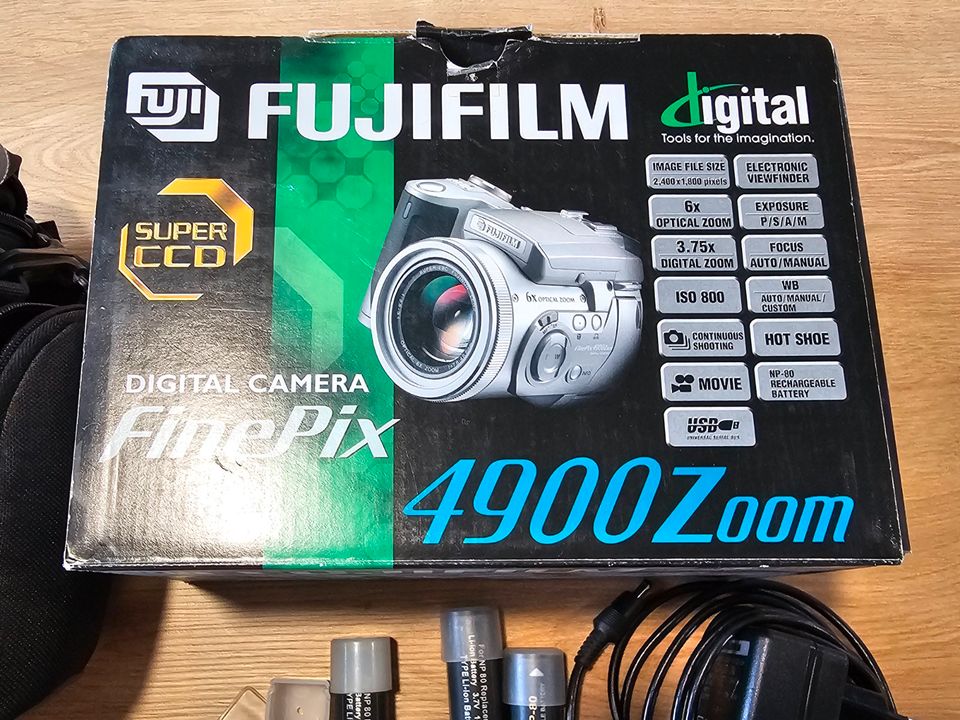 Digitalkamera Fujifilm Finepix 4900 Zoom inkl. Zubehör OVP in Lautzenhausen