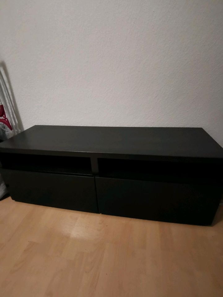 Schwarze TV - Bank von IKEA in Hannover