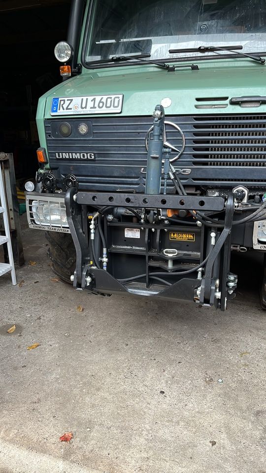 Unimog Frontkraftheber Hydraulik Lesnik PU26 Anbau-Platte Mwst. in Büchen