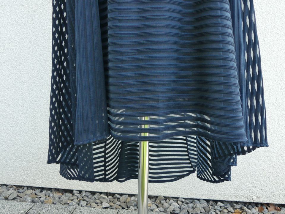 Vera Mont Abendkleid blau Gr. 42 neuwertig - NP 229,00 € in Hannover