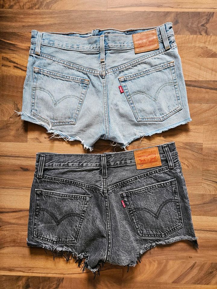 Levi's shorts 501 blau und schwarz je in Neubrandenburg