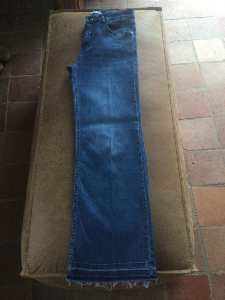 Damen Jeans blau Gr. 36 in Tating
