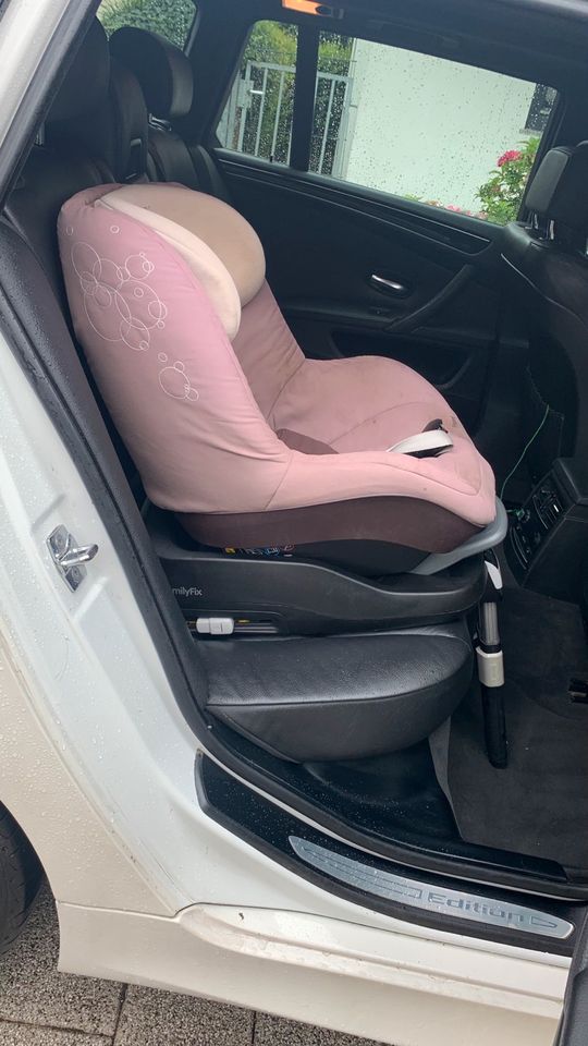 Maxi Cosi mit Family ISOFIX Station Babyschale 9-18kg NP 250€ in Bietigheim-Bissingen