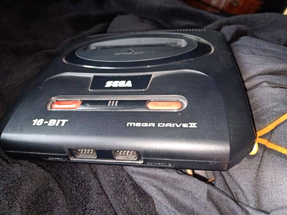 Original Sega Mega Drive 2 + 196spiele in 1, ohne Netzteil in Neustadt in Holstein