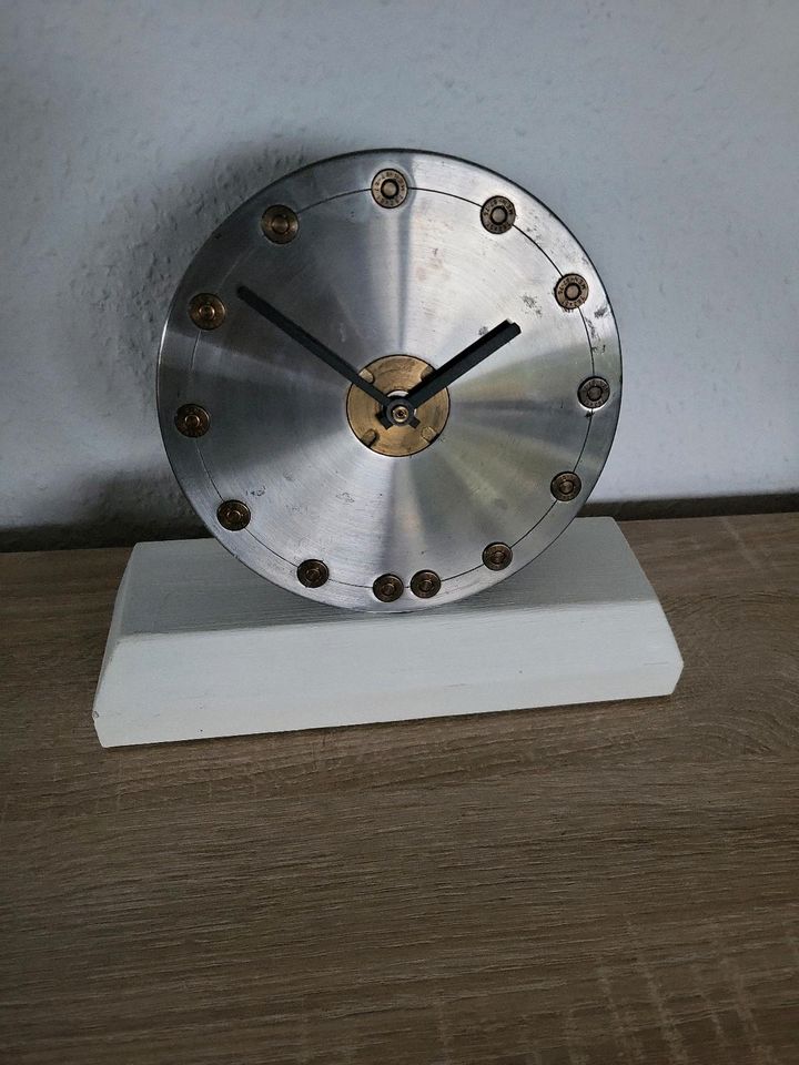 Wanduhr Uhr Standuhr Tisch Uhr in Bottrop