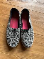 Toms Ballerinas Mokassins schwarz weiß Größe 42 Nordrhein-Westfalen - Hagen Vorschau