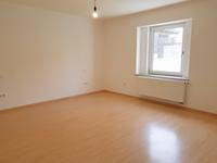 Helle 2,5-Zimmer-Souterrain-Wohnung (76 m²) mit EBK in Mengkofen Bayern - Mengkofen Vorschau