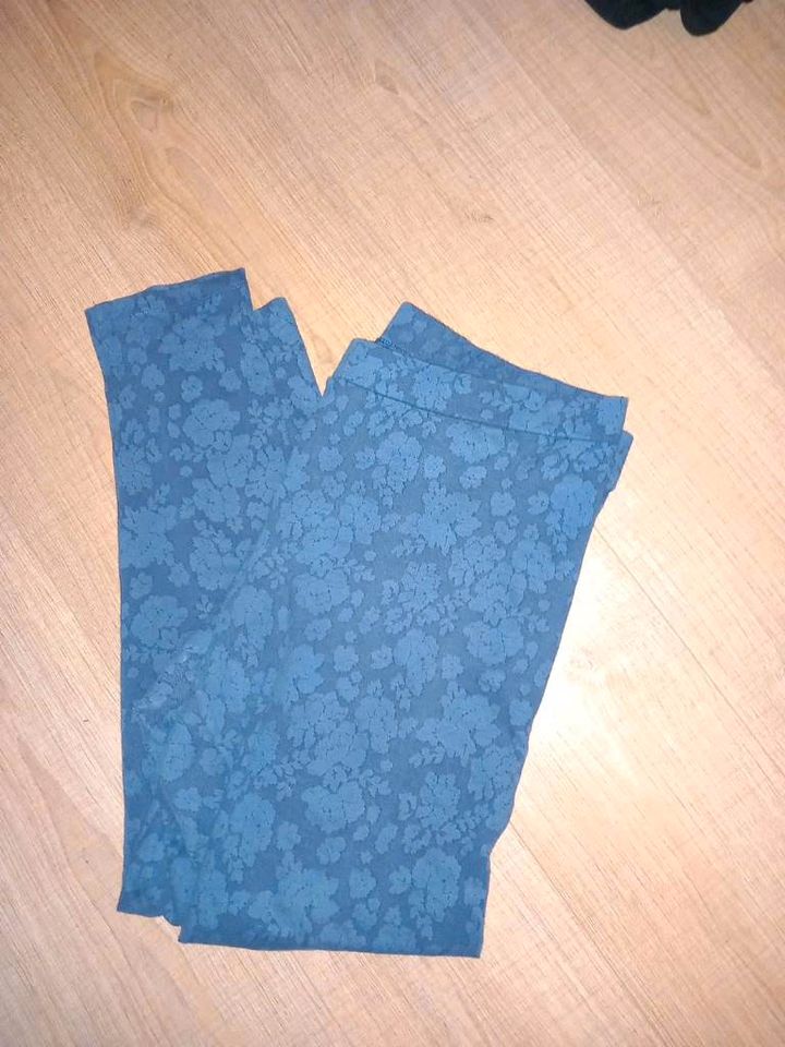 Dickere Leggings Jeggings Rosenmotiv Gr. 48 / 50 in Gößnitz