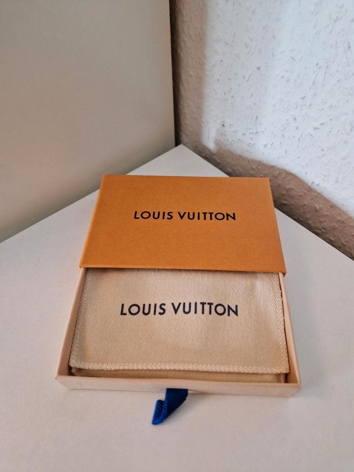 Louis Vuitton Kartenetui Garden Collection 2022 in Hamburg