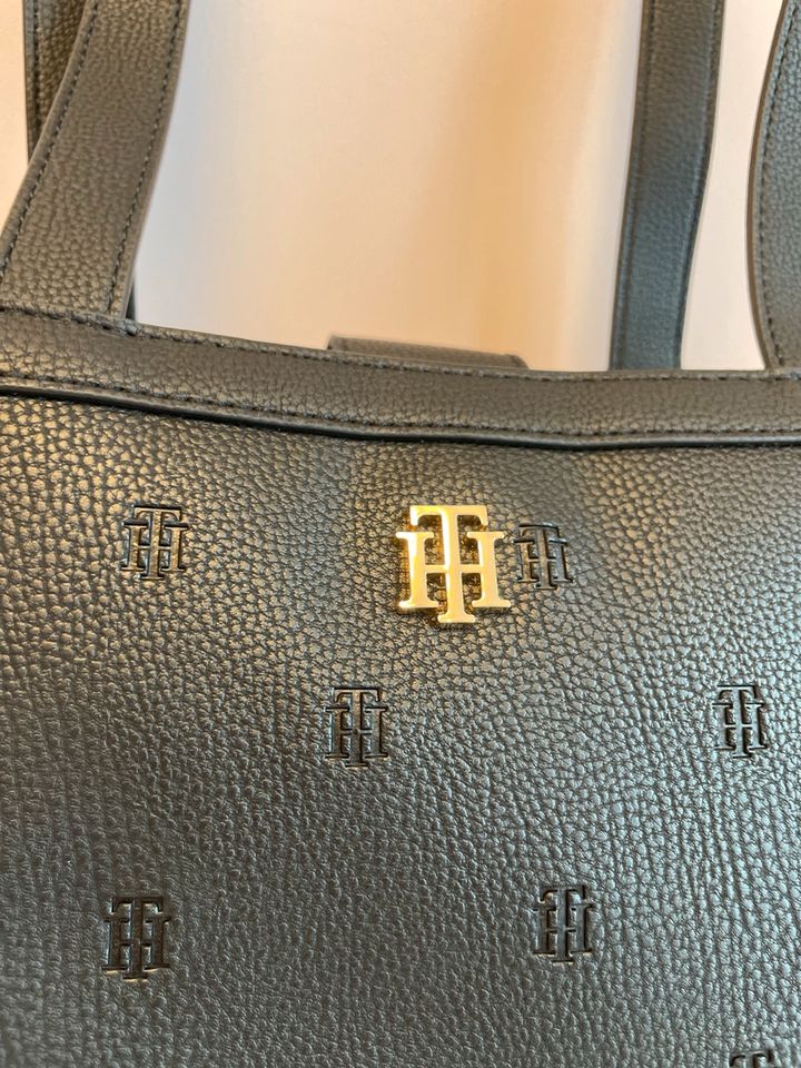 Tommy Hilfiger Tasche mit Geldbörse in schwarz nagelneu in Dortmund