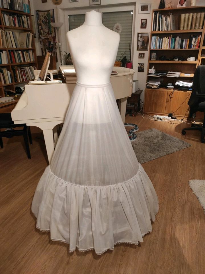 Hochzeitskleid Brautkleid Gr 36. Reifrock, klassisch elegant in Trossingen